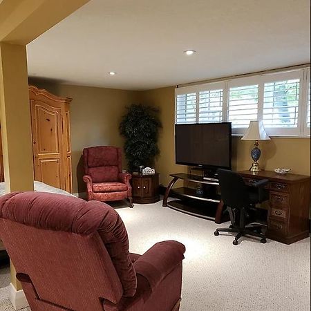 Forest Hill Bed And Breakfast Kitchener Esterno foto