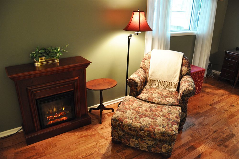 Forest Hill Bed And Breakfast Kitchener Esterno foto